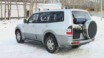 2000 Mitsubishi Pajero Pictures