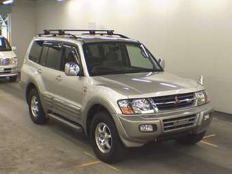 2000 Mitsubishi Pajero Pictures