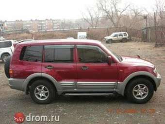 2000 Mitsubishi Pajero Pictures