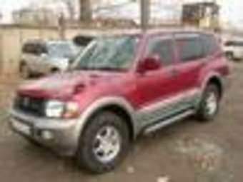 2000 Mitsubishi Pajero Pictures