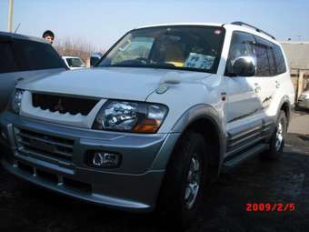 2000 Mitsubishi Pajero Photos