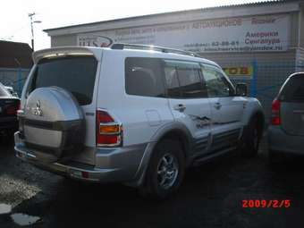 2000 Mitsubishi Pajero Pictures