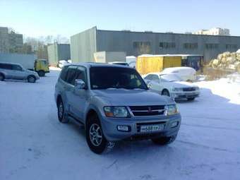 2000 Mitsubishi Pajero Pictures