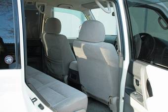 2000 Mitsubishi Pajero Images