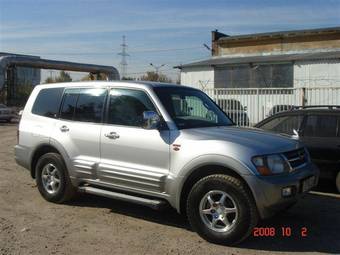 2000 Mitsubishi Pajero Photos