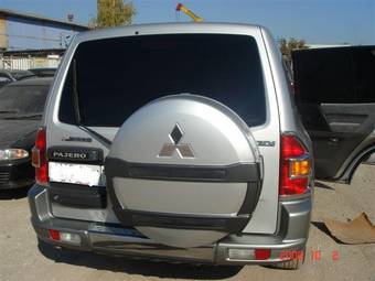 2000 Mitsubishi Pajero Pictures