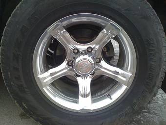 2000 Mitsubishi Pajero Images