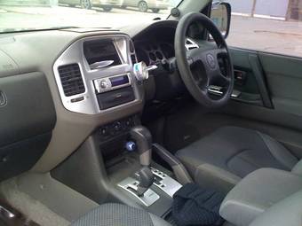 2000 Mitsubishi Pajero Pictures