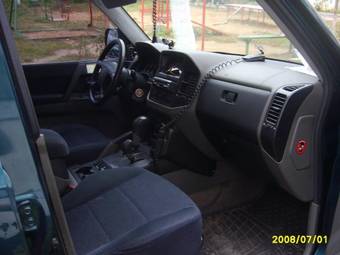 2000 Mitsubishi Pajero Photos