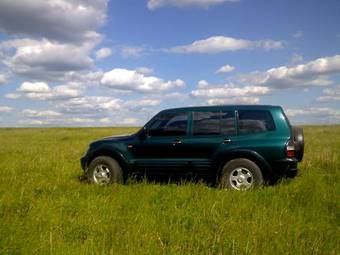 2000 Mitsubishi Pajero Photos