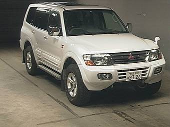 2000 Mitsubishi Pajero Pictures