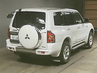 2000 Mitsubishi Pajero Pictures