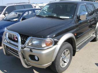 2000 Mitsubishi Pajero Pictures