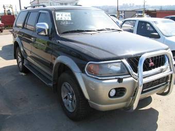 2000 Mitsubishi Pajero Pictures