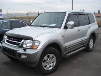 2000 Mitsubishi Pajero Pictures