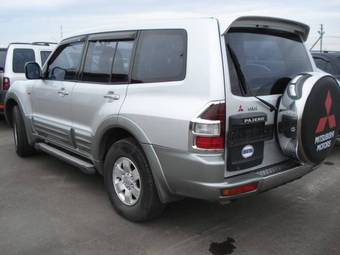 2000 Mitsubishi Pajero Pictures
