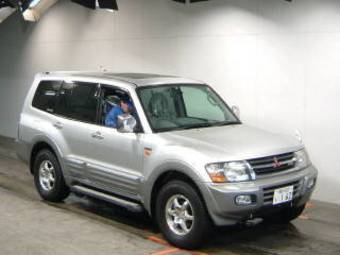 2000 Mitsubishi Pajero Images