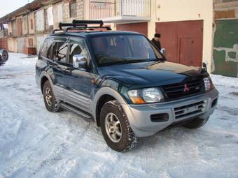 2000 Mitsubishi Pajero Photos