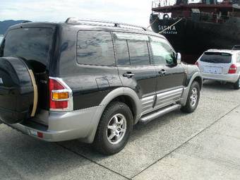 2000 Mitsubishi Pajero Images