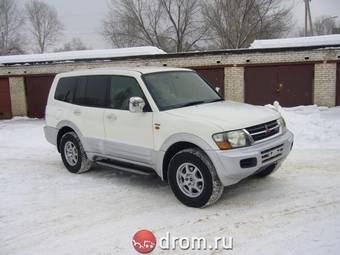 2000 Mitsubishi Pajero Photos