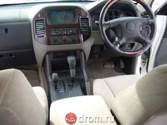 2000 Mitsubishi Pajero Pictures