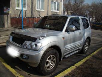 2000 Mitsubishi Pajero Photos