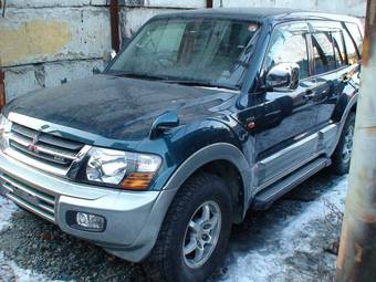 2000 Mitsubishi Pajero Pics