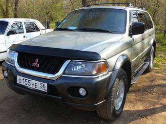 2000 Mitsubishi Pajero Pictures