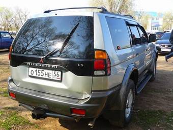 2000 Mitsubishi Pajero Pictures