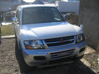 2000 Mitsubishi Pajero Pictures