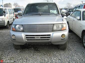 2000 Mitsubishi Pajero Pictures