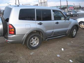 2000 Mitsubishi Pajero Wallpapers