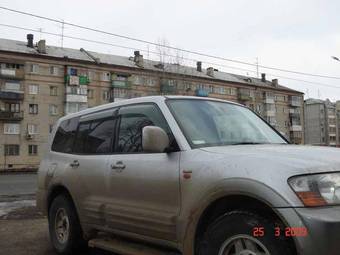 2000 Mitsubishi Pajero Pictures