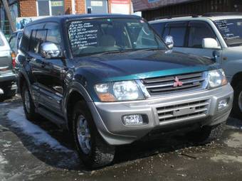 2000 Mitsubishi Pajero Pictures