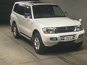 2000 Mitsubishi Pajero Photos