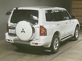 2000 Mitsubishi Pajero Photos