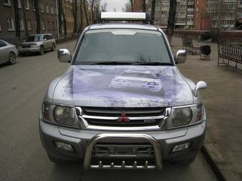 2000 Mitsubishi Pajero Photos