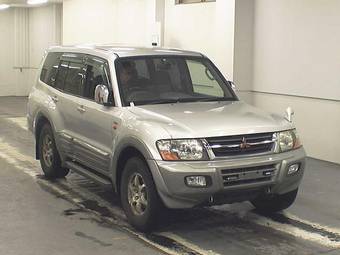 2000 Mitsubishi Pajero Photos