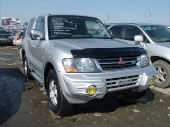 2000 Mitsubishi Pajero Photos