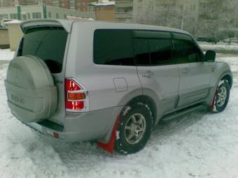 2000 Mitsubishi Pajero Pictures