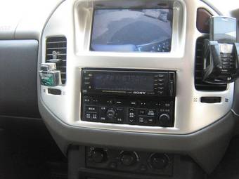 2000 Mitsubishi Pajero Pictures