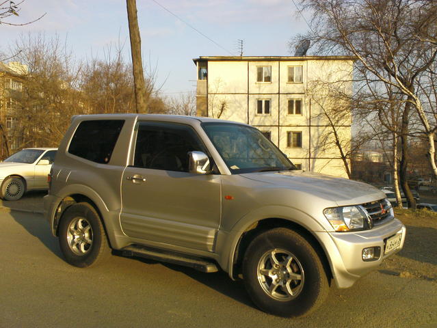 2000 Mitsubishi Pajero