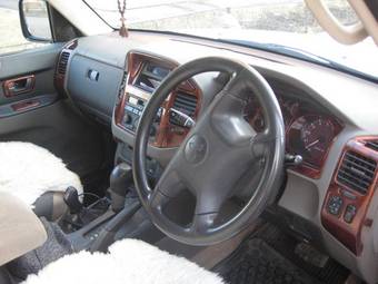 2000 Mitsubishi Pajero Photos