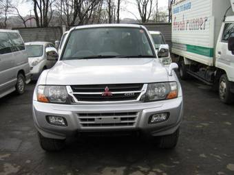 2000 Mitsubishi Pajero Pictures