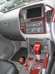 2000 Mitsubishi Pajero Images