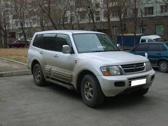 2000 Mitsubishi Pajero Pics