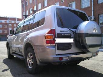 2000 Mitsubishi Pajero Photos