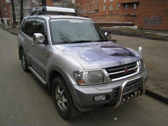 2000 Mitsubishi Pajero Pictures