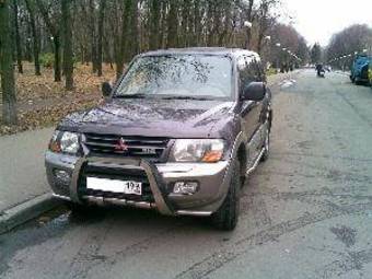 2000 Mitsubishi Pajero Images