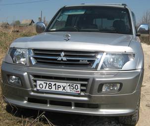 2000 Mitsubishi Pajero Pictures